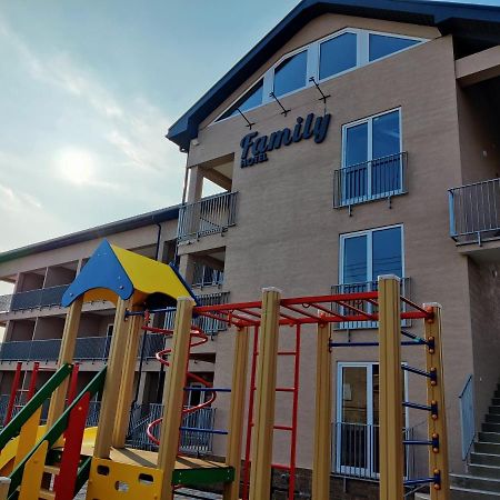 Family Hotel Gribovka Bagian luar foto