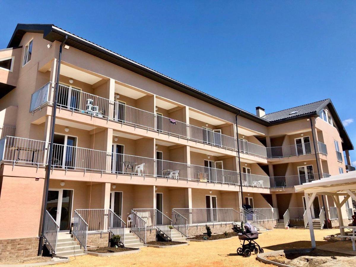 Family Hotel Gribovka Bagian luar foto