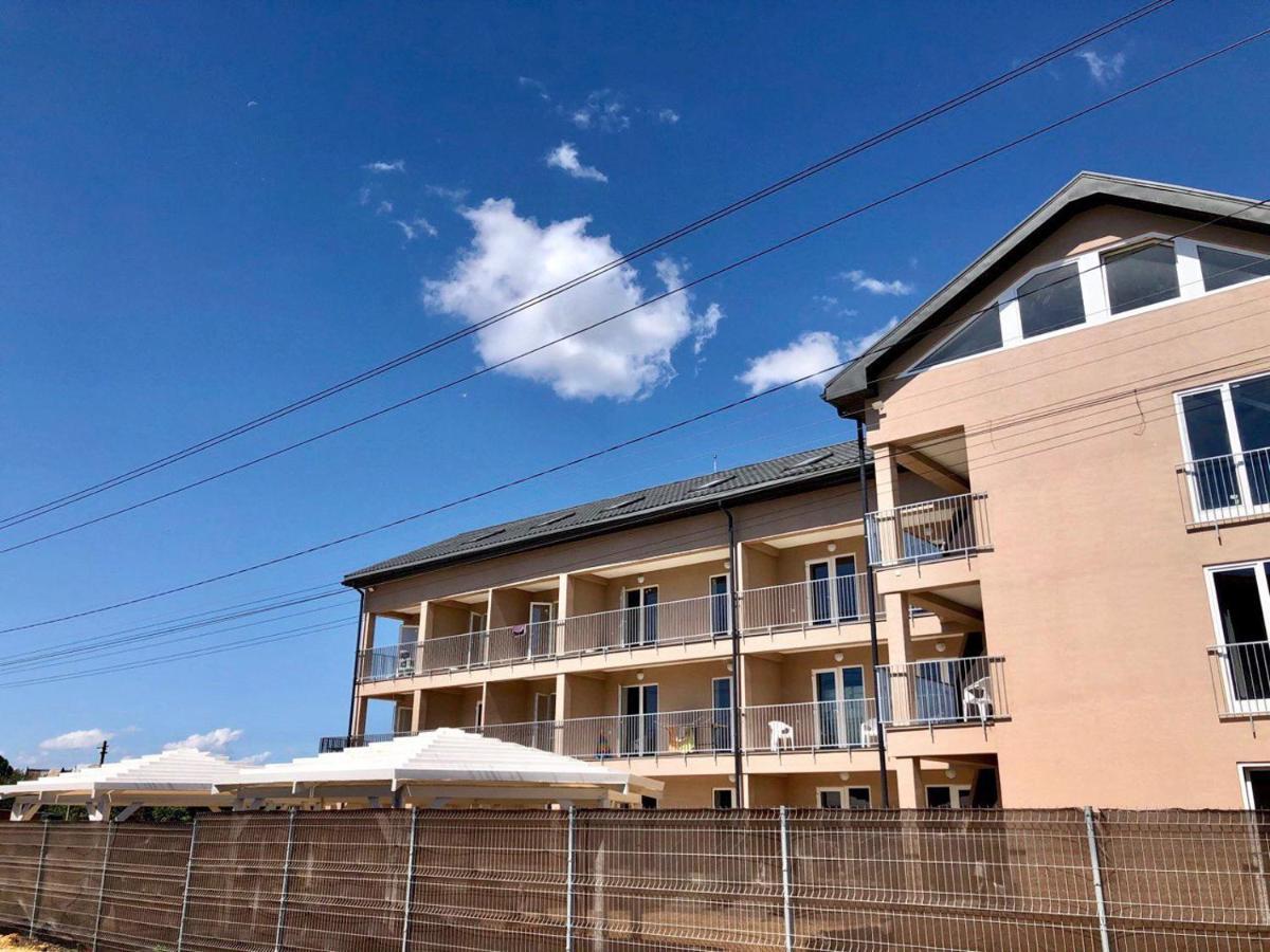 Family Hotel Gribovka Bagian luar foto