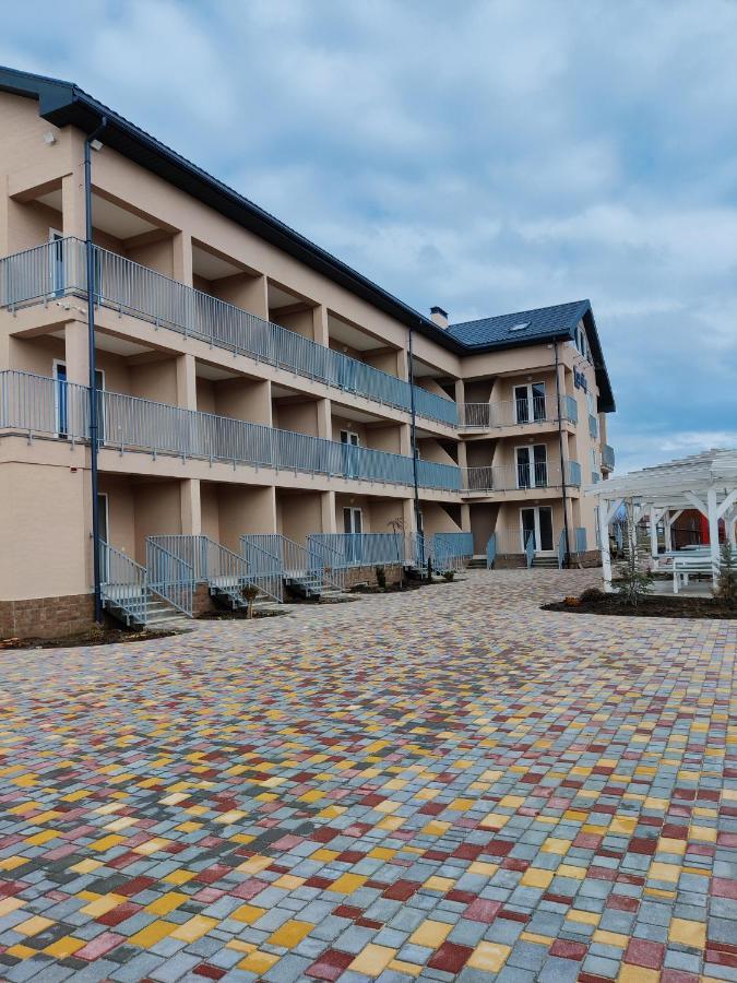 Family Hotel Gribovka Bagian luar foto