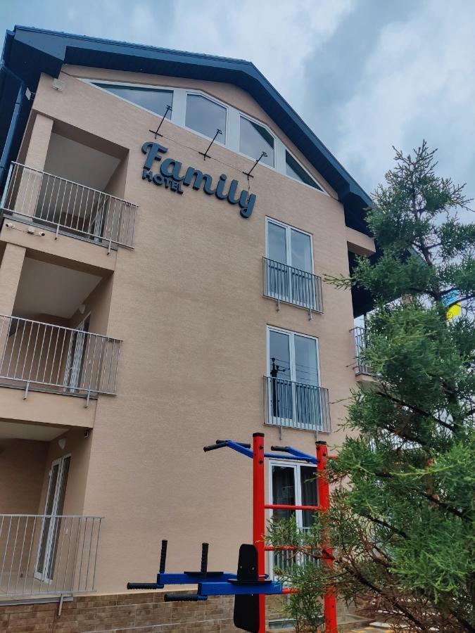 Family Hotel Gribovka Bagian luar foto