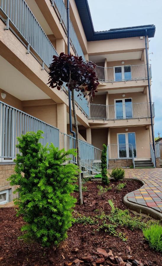 Family Hotel Gribovka Bagian luar foto